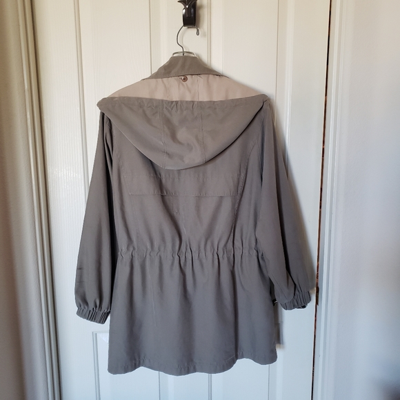 Lightweight jacket with hood size M - Picture 2 of 3